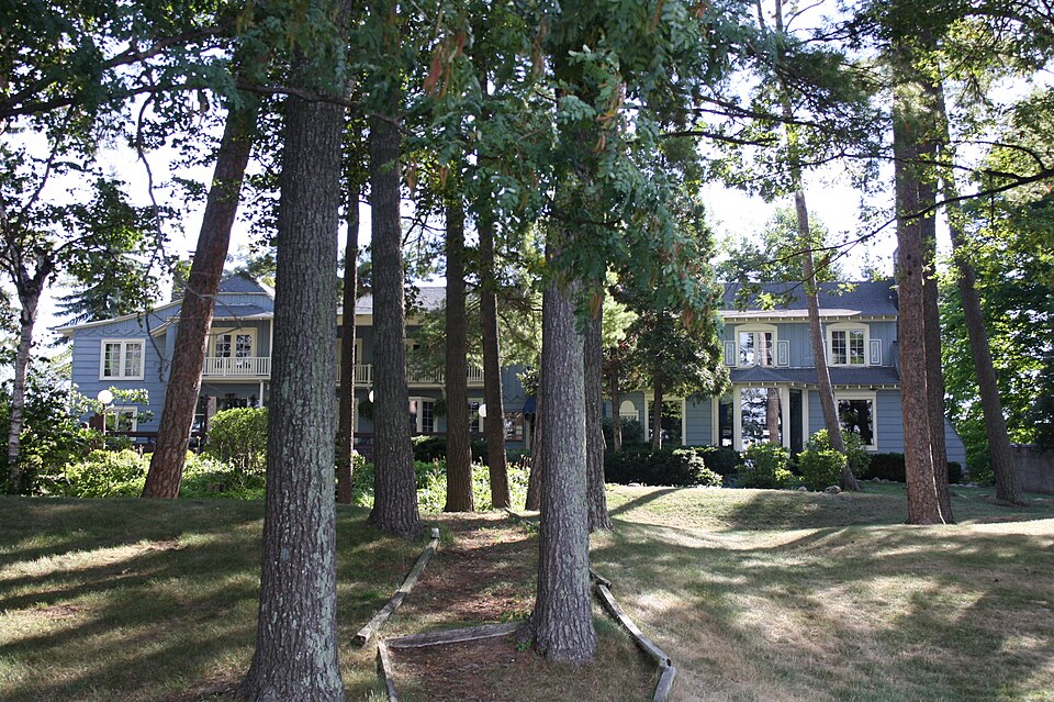 Photograph of Bowers Harbor Inn