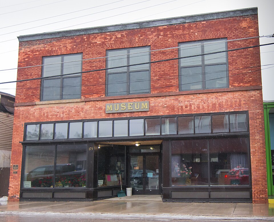 Photograph of Lipsett Hardware Building