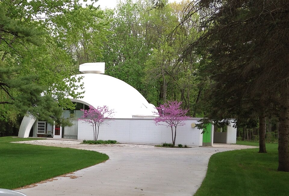 Photograph of Robert E. and Barbara Schwartz House