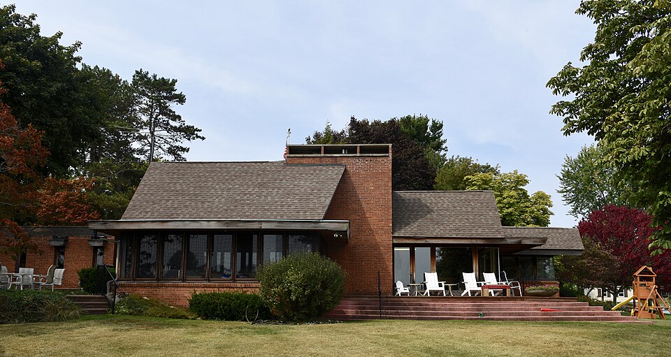 Photograph of Frank and Dorothy Ward House