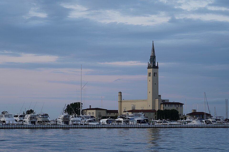 Photograph of Grosse Pointe Yacht Club