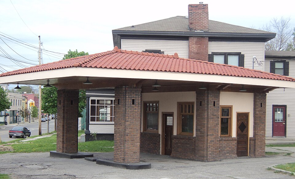 Photograph of Pulver Brothers Filling Station