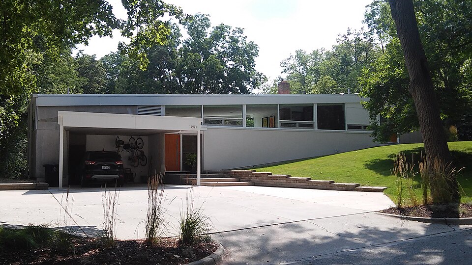 Photograph of William and Elizabeth (Bodanzky) Muschenheim House