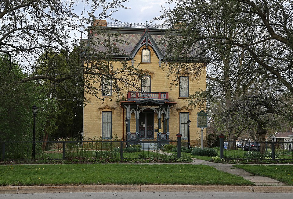 Photograph of Gardner House