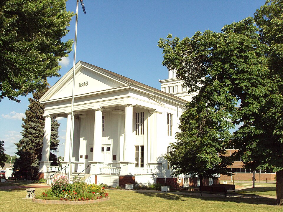 Photograph of Lapeer County Courthouse
