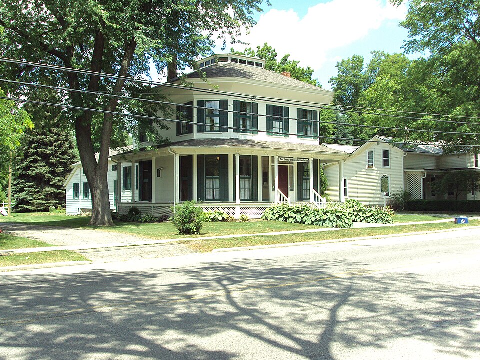 Photograph of Currier House