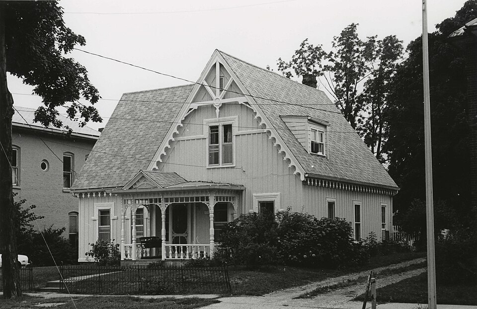 Photograph of Dr. Leonard Hall House