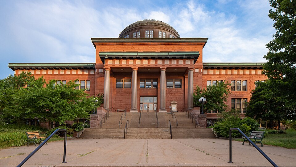 Photograph of Marquette County Courthouse
