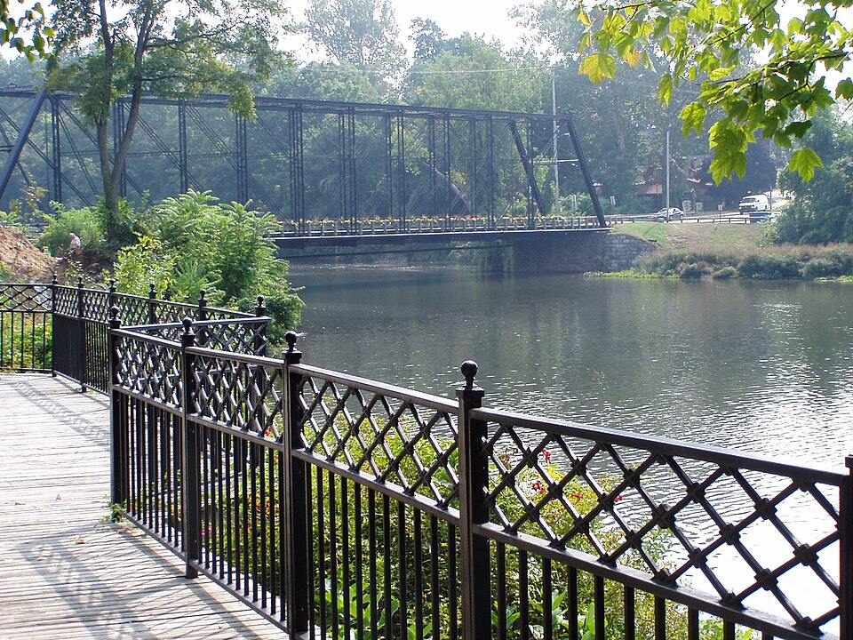 Photograph of Second Street Bridge