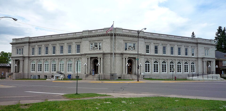 Photograph of Ironwood Memorial/Municipal Building