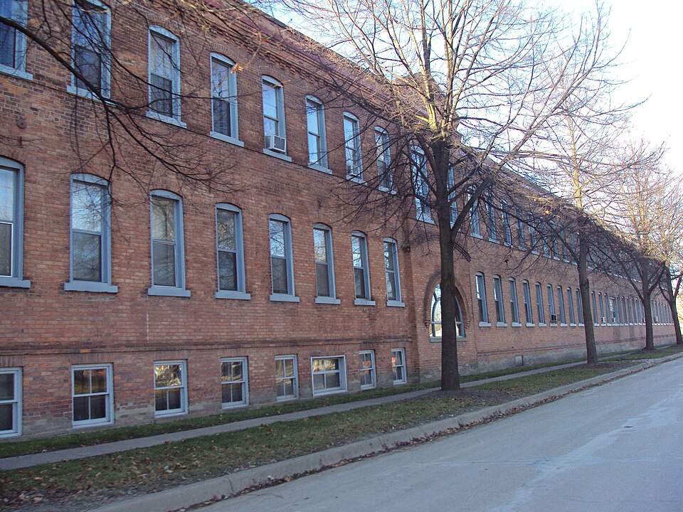 Photograph of Weis Manufacturing Company building