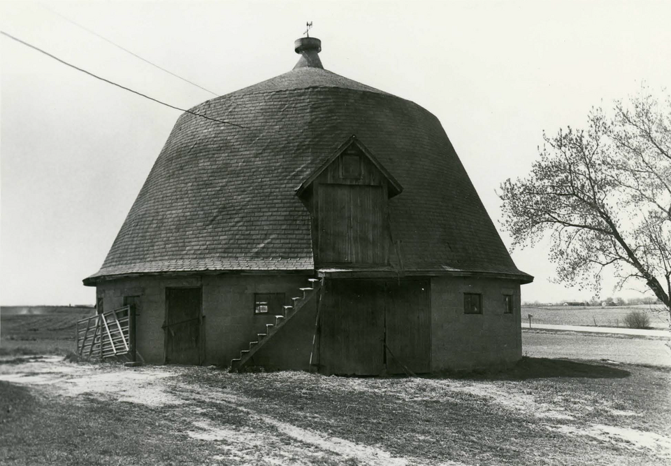 Photograph of Barn at 4277 Irish Road