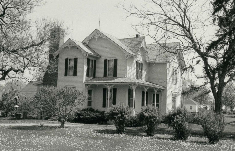 Photograph of House at 4305 South Linden Road