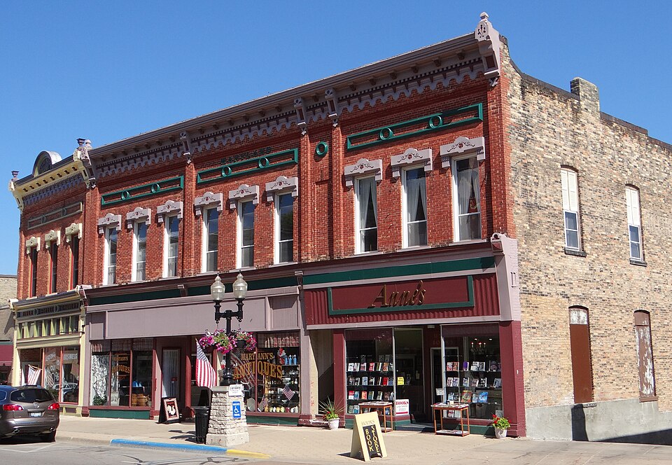 Photograph of Manistee Central Business District