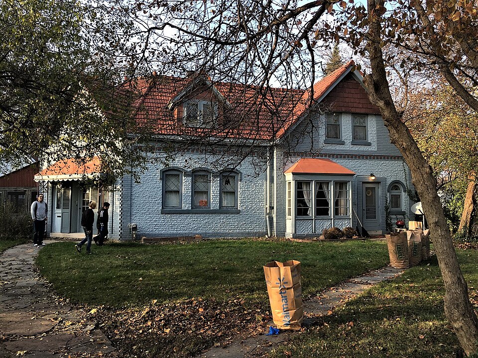 Photograph of Davis Carriage House