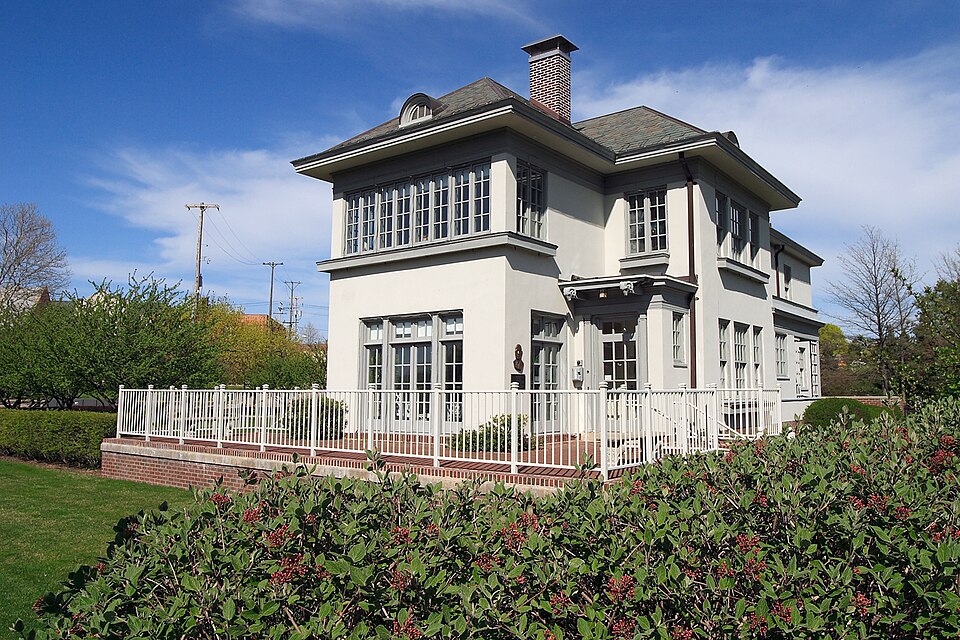 Photograph of W. K. Kellogg House