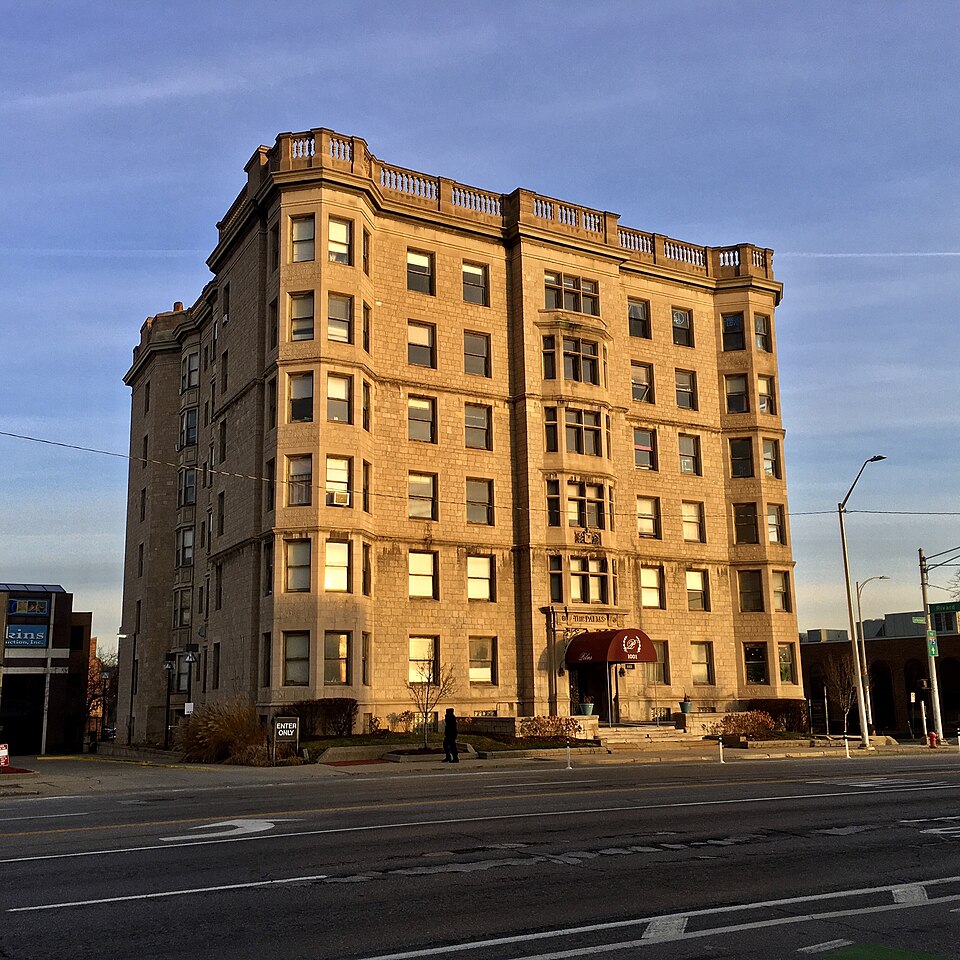 Photograph of Palms Apartments