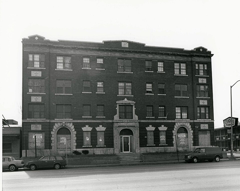 Photograph of Ponchartrain Apartments