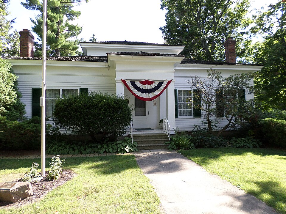 Photograph of Paddock-Hubbard House