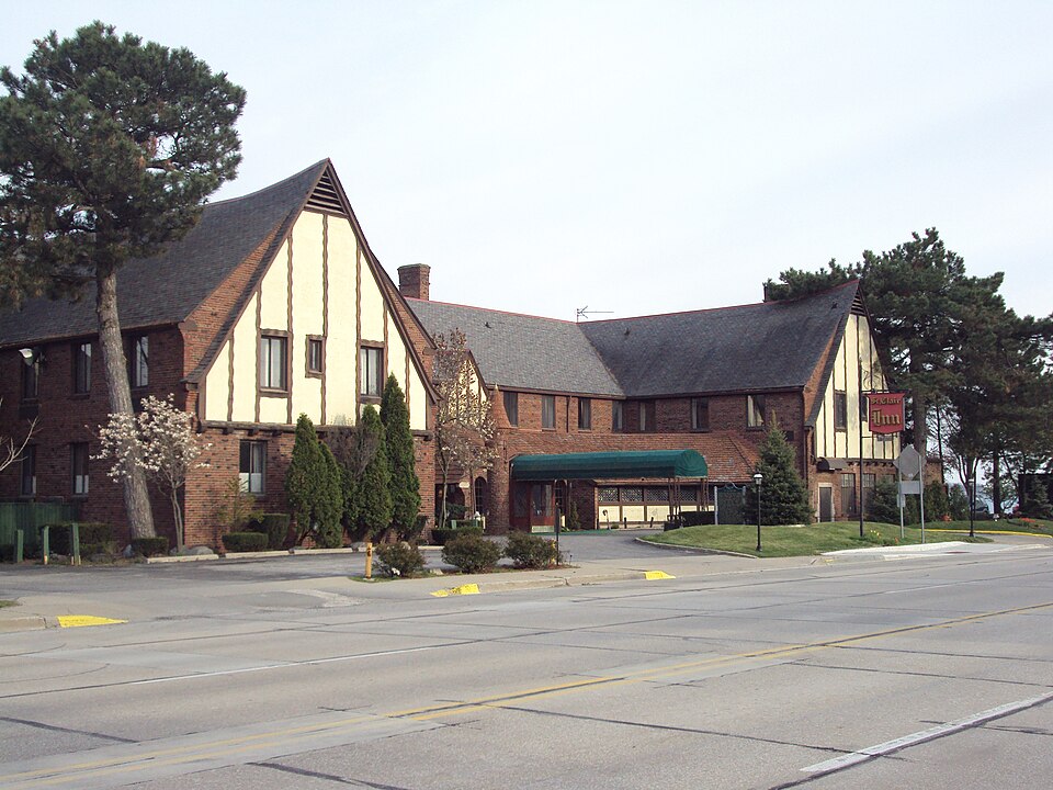 Photograph of St. Clair Inn