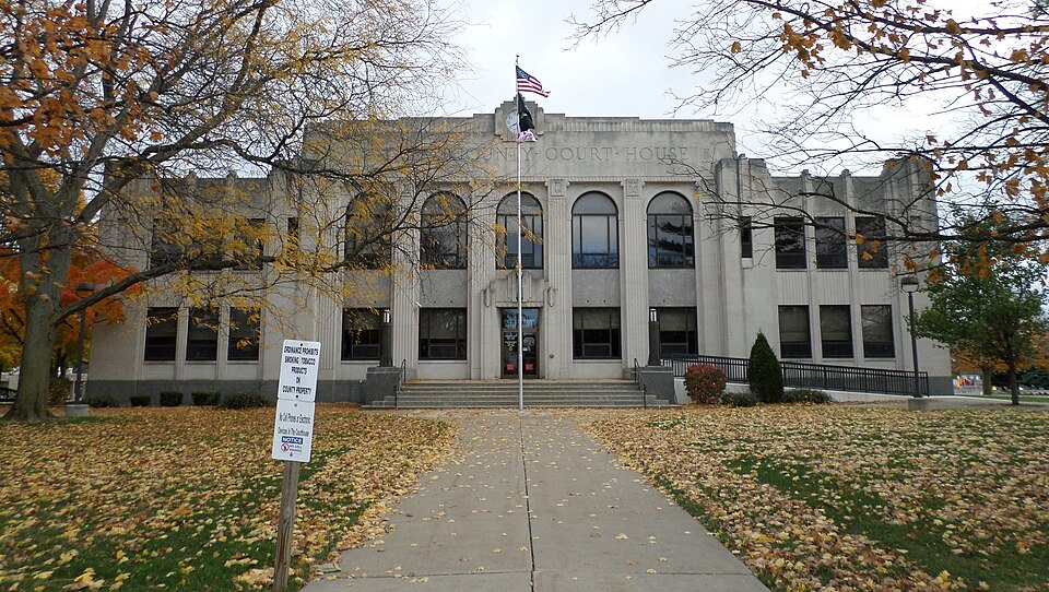 Photograph of Tuscola County Courthouse