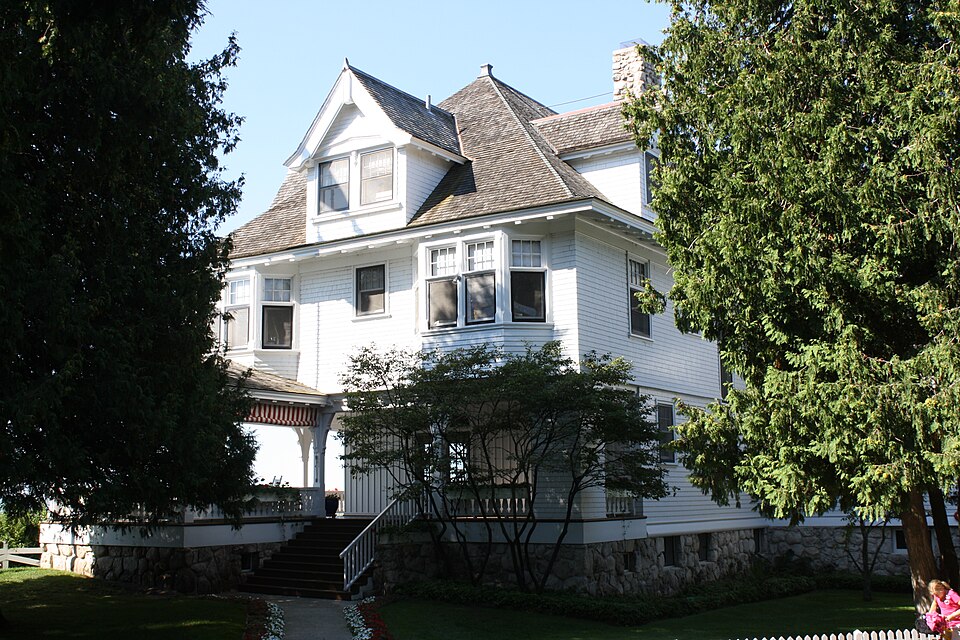 Photograph of Michigan Governor's Summer Residence