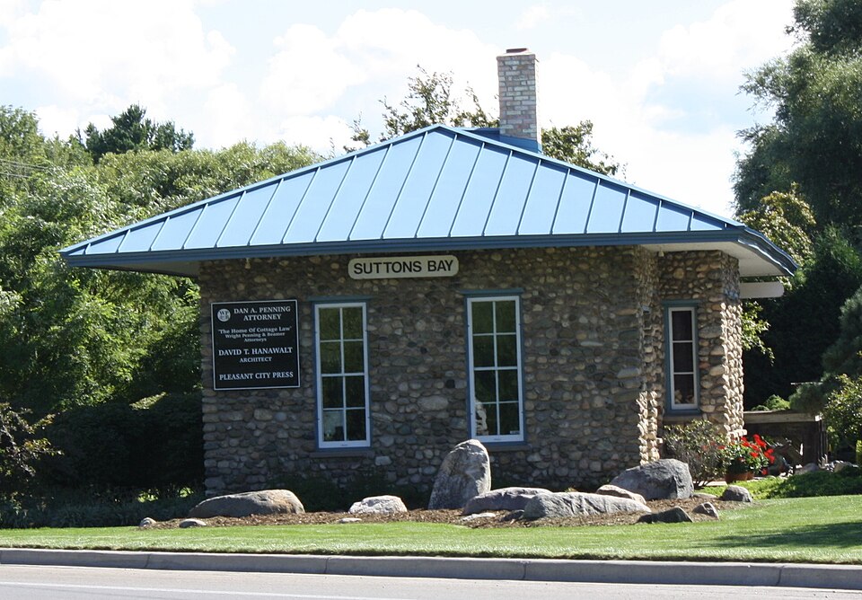 Photograph of Leelanau Transit Company Suttons Bay Depot