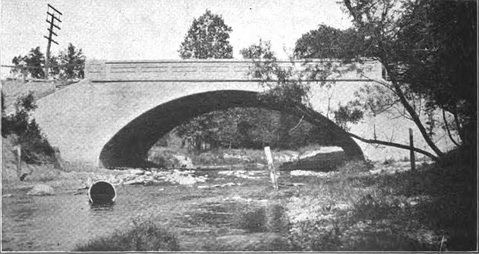 Photograph of Division Avenue-Plaster Creek Bridge (1914)