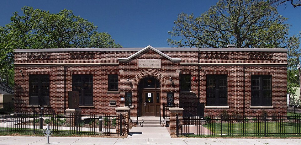 Photograph of Roosevelt Library
