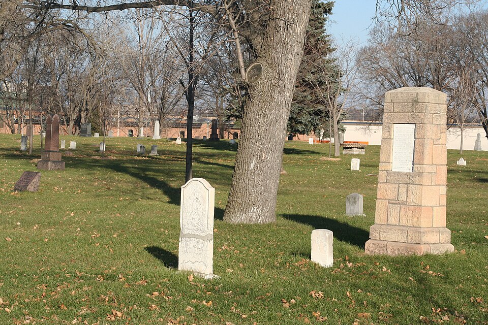 Photograph of Minneapolis Pioneers and Soldiers Memorial Cemetery