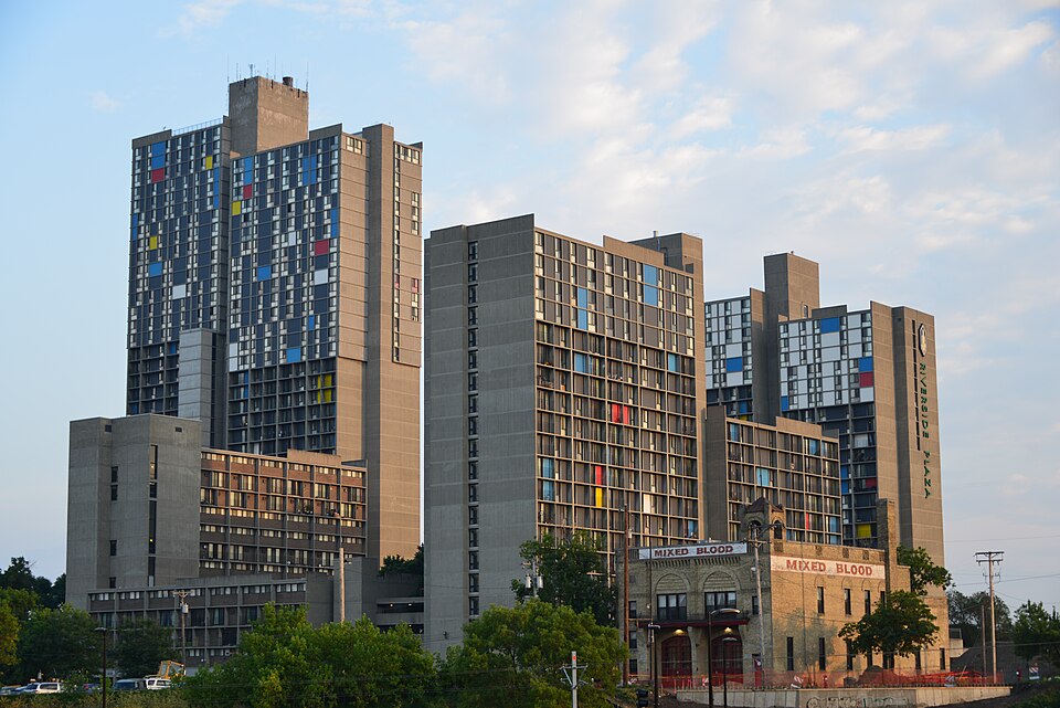 Photograph of Riverside Plaza