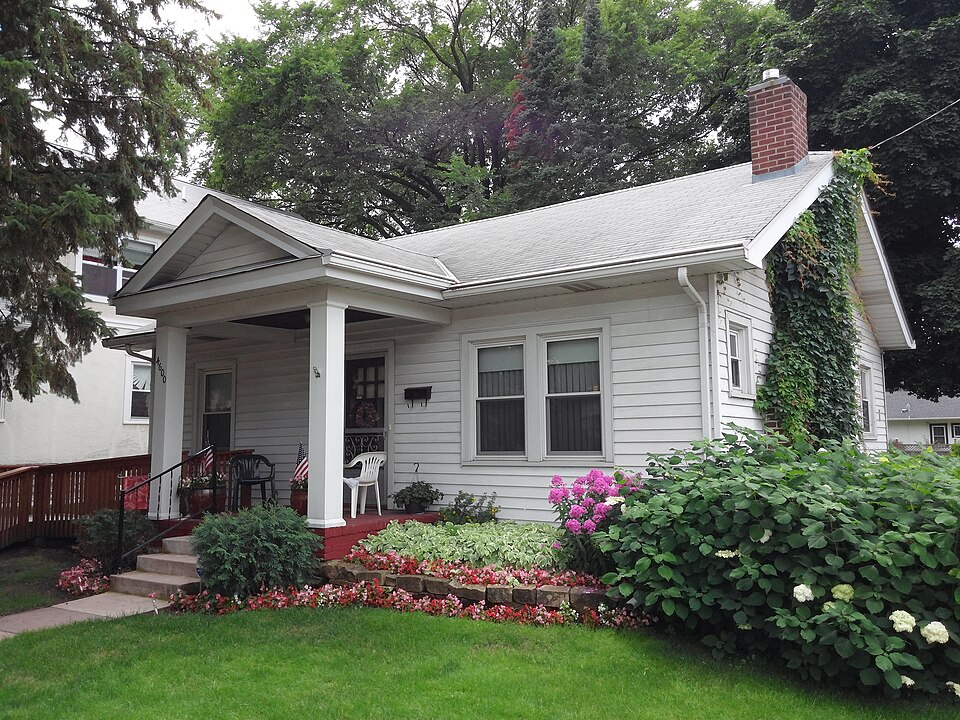 Photograph of Arthur and Edith Lee House