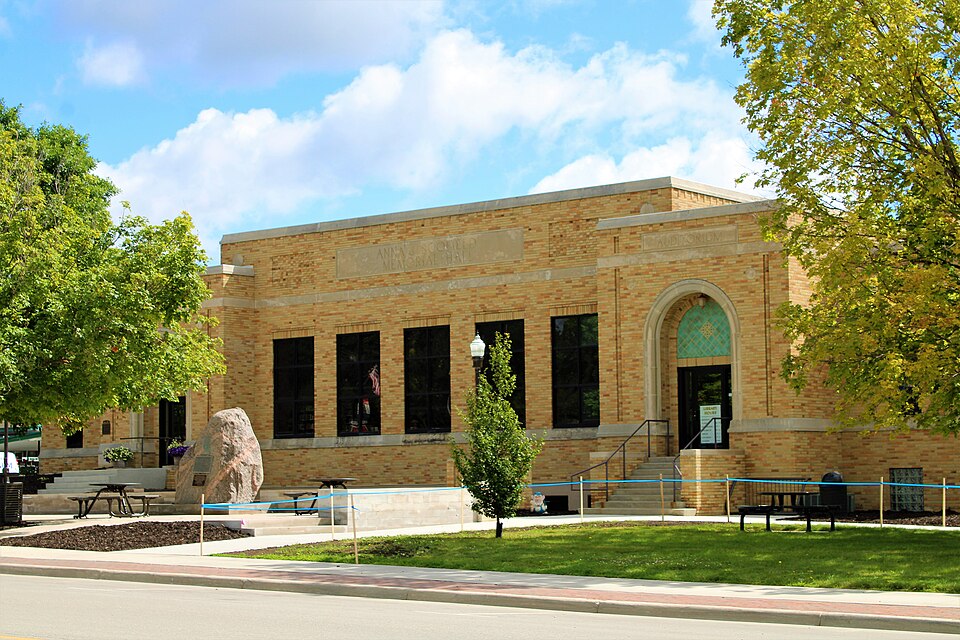 Photograph of Anna J. Scofield Memorial Auditorium and Harold E. Thorson Memorial Library