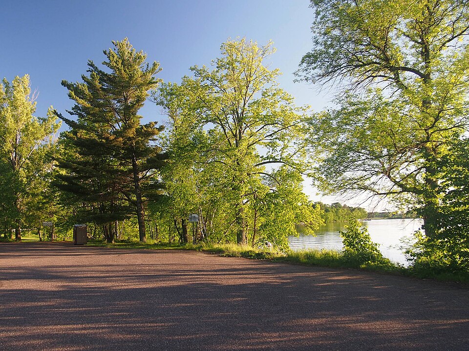 Photograph of Pine-Hickory Lakes Roadside Parking Area