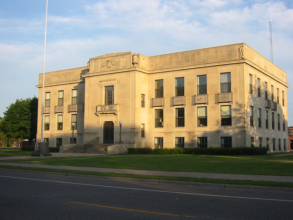 Photograph of Mille Lacs County Courthouse