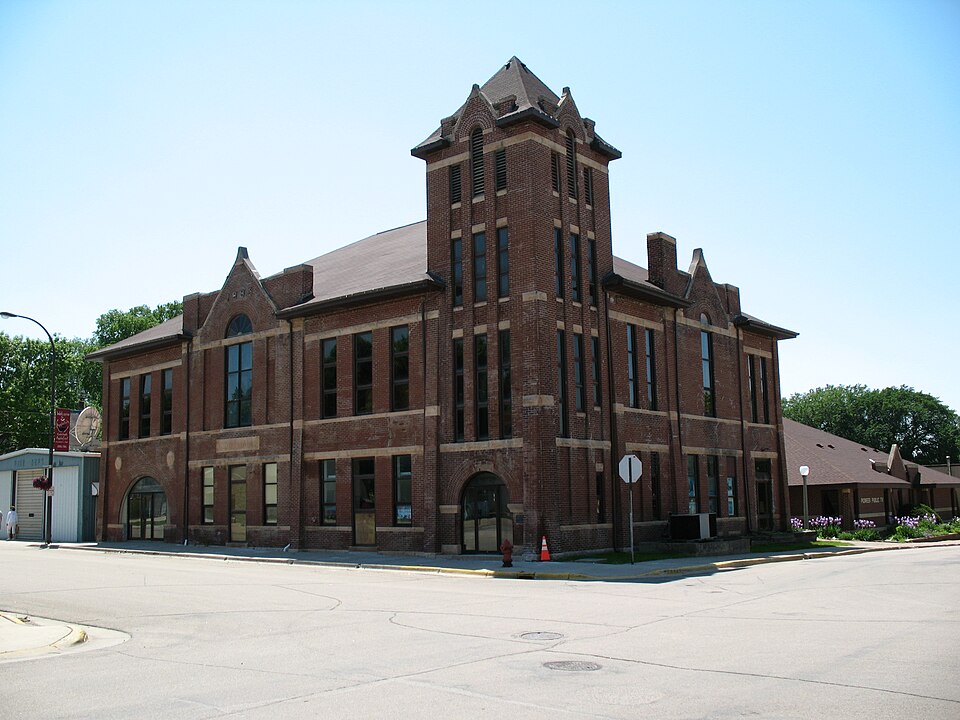 Photograph of Appleton City Hall
