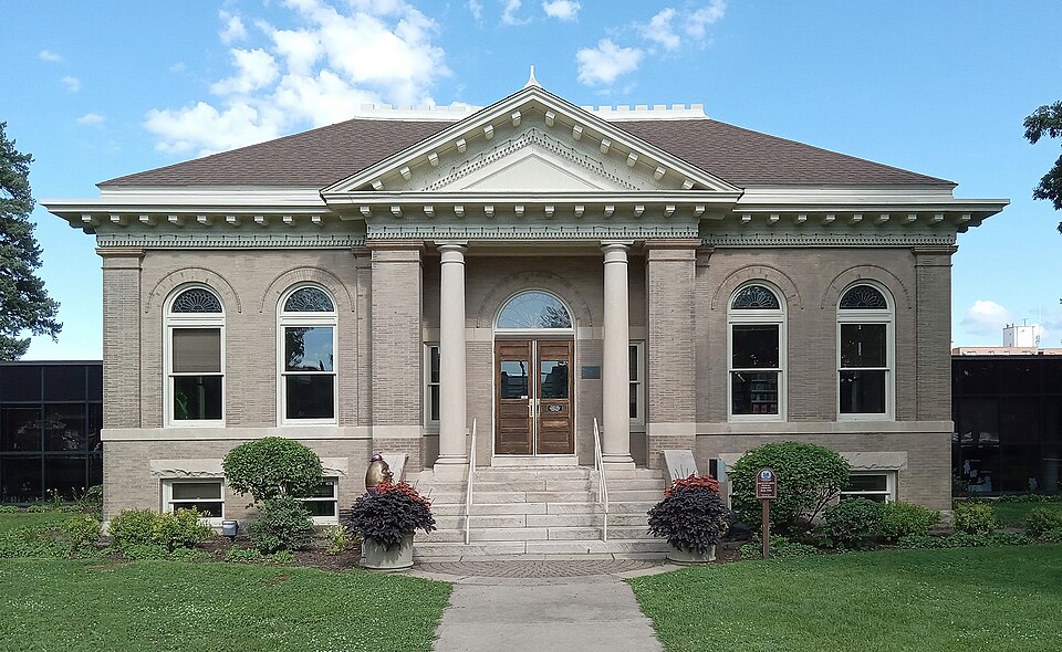 Photograph of Hutchinson Carnegie Library