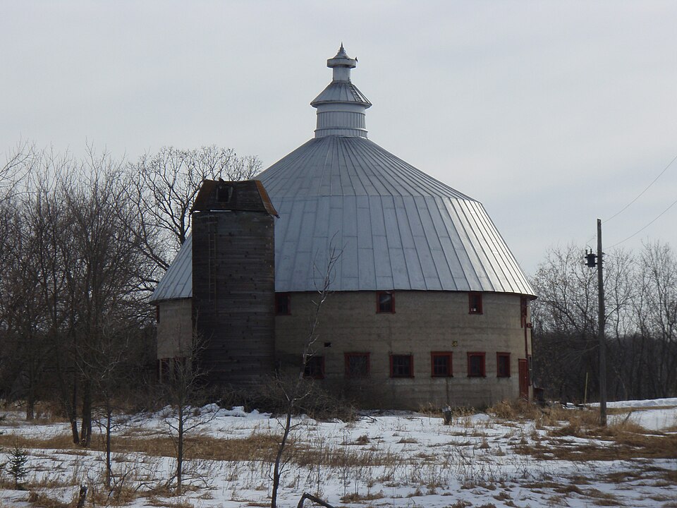 Photograph of Linden Barn