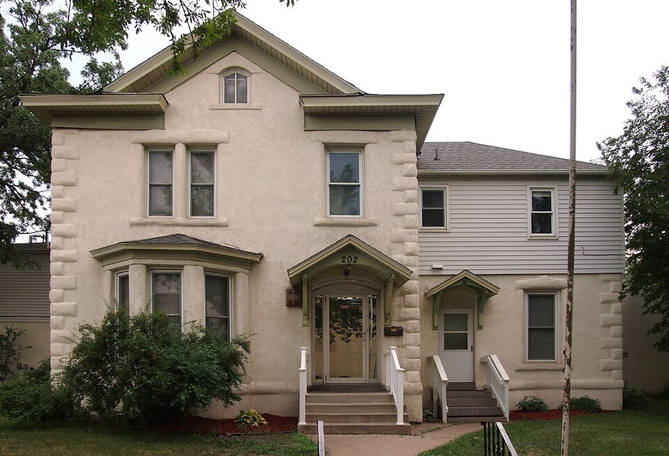 Photograph of Leonard Robinson House