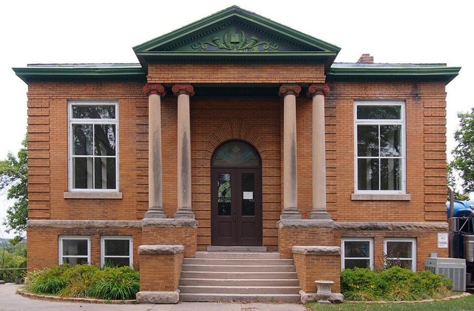 Photograph of Montevideo Carnegie Library