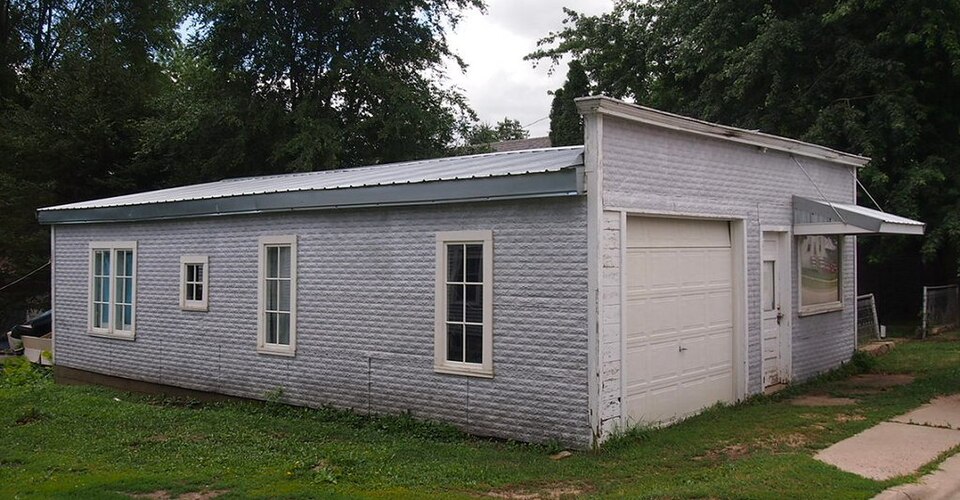 Photograph of Pietenpol Workshop and Garage
