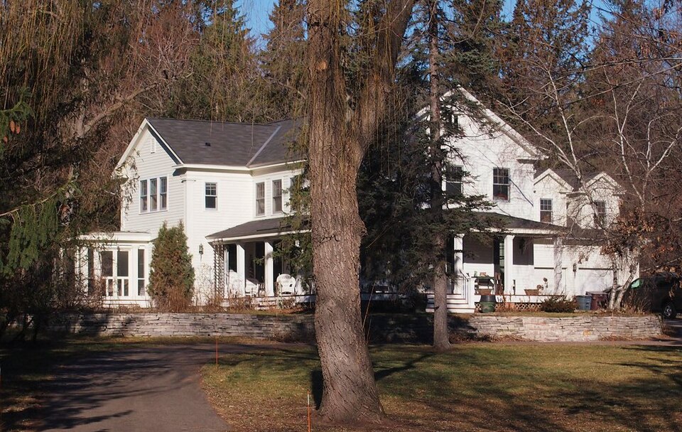 Photograph of Newington Gilbert House