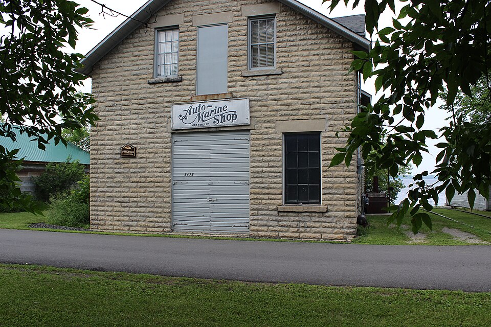 Photograph of Finstad's Auto Marine Shop