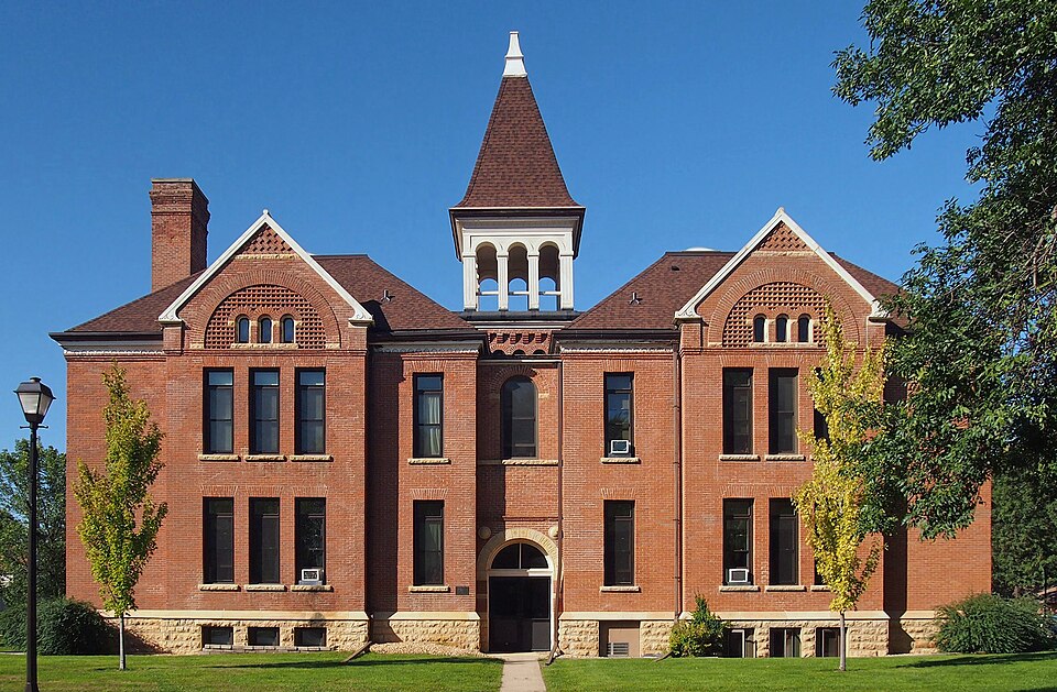 Photograph of North Mankato Public School