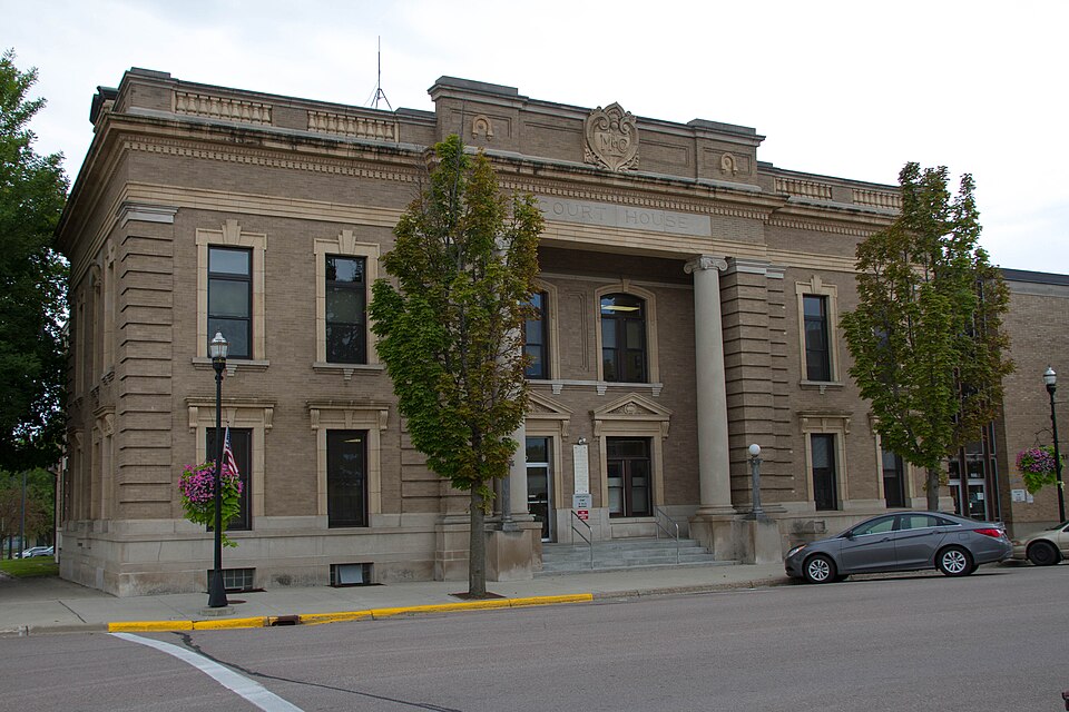 Photograph of McLeod County Courthouse