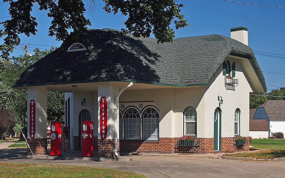 Photograph of Lundring Service Station