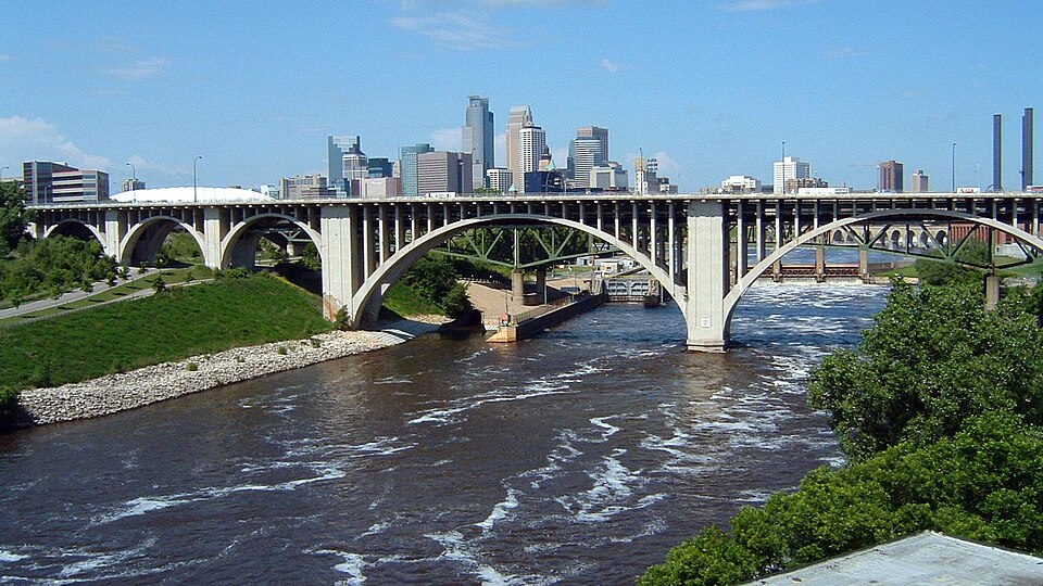Photograph of 10th Avenue Bridge