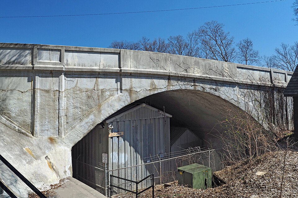 Photograph of Queen Avenue Bridge