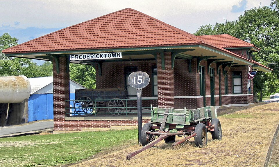 Photograph of Fredericktown Missouri Pacific Railroad Depot