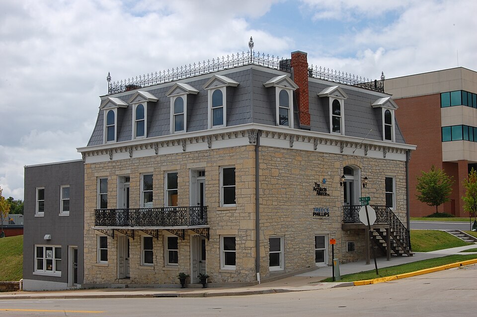Photograph of Dr. Joseph P. and Effie Porth House